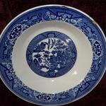 Vintage Blue Willow by Royal 9" Bowl.  Pre-owned & in good condition, a few small chips in rim.  $5.00 obo