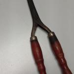 Antique Skinny Curling Iron.  Cool piece.  Pre-owned & in excellent condition.  $16.00 obo