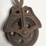 Vintage Metal Pulley.  Great Vintage piece.  Pre-owned & in great condition.  $25.00 obo