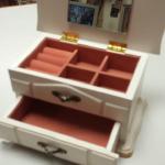 Vintage White Wood Jewelry Box.  Beautiful. Pre-owned & in great condition, some wear on the bottom.  $25.00 obo