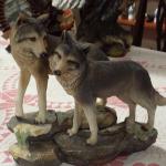 Resin Coyotes on Rocks Statute.  Adorable Statute.  Measures 9 x 9.  Pre-owned & in excellent condition.  $17.00 obo