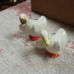 Vintage Ceramic Duck Salt & Pepper Shakers.  Adorable.  Pre-owned & in excellent condition, issues with paint on bill of duck.  $15.00 obo